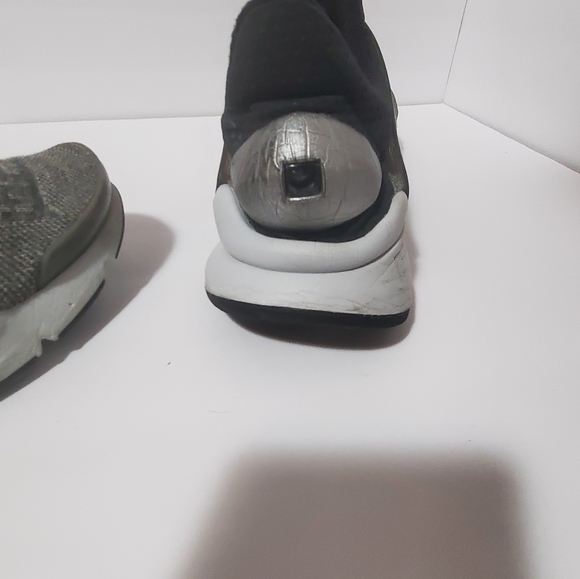 Nike running shoe with rubber flap clasp size 11 good condition - Picture 4 of 5